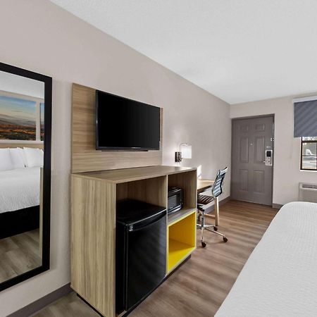 Days Inn By Wyndham Brownsville Экстерьер фото