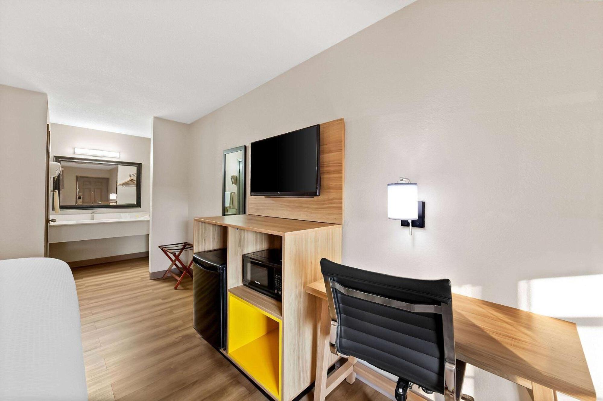 Days Inn By Wyndham Brownsville Экстерьер фото