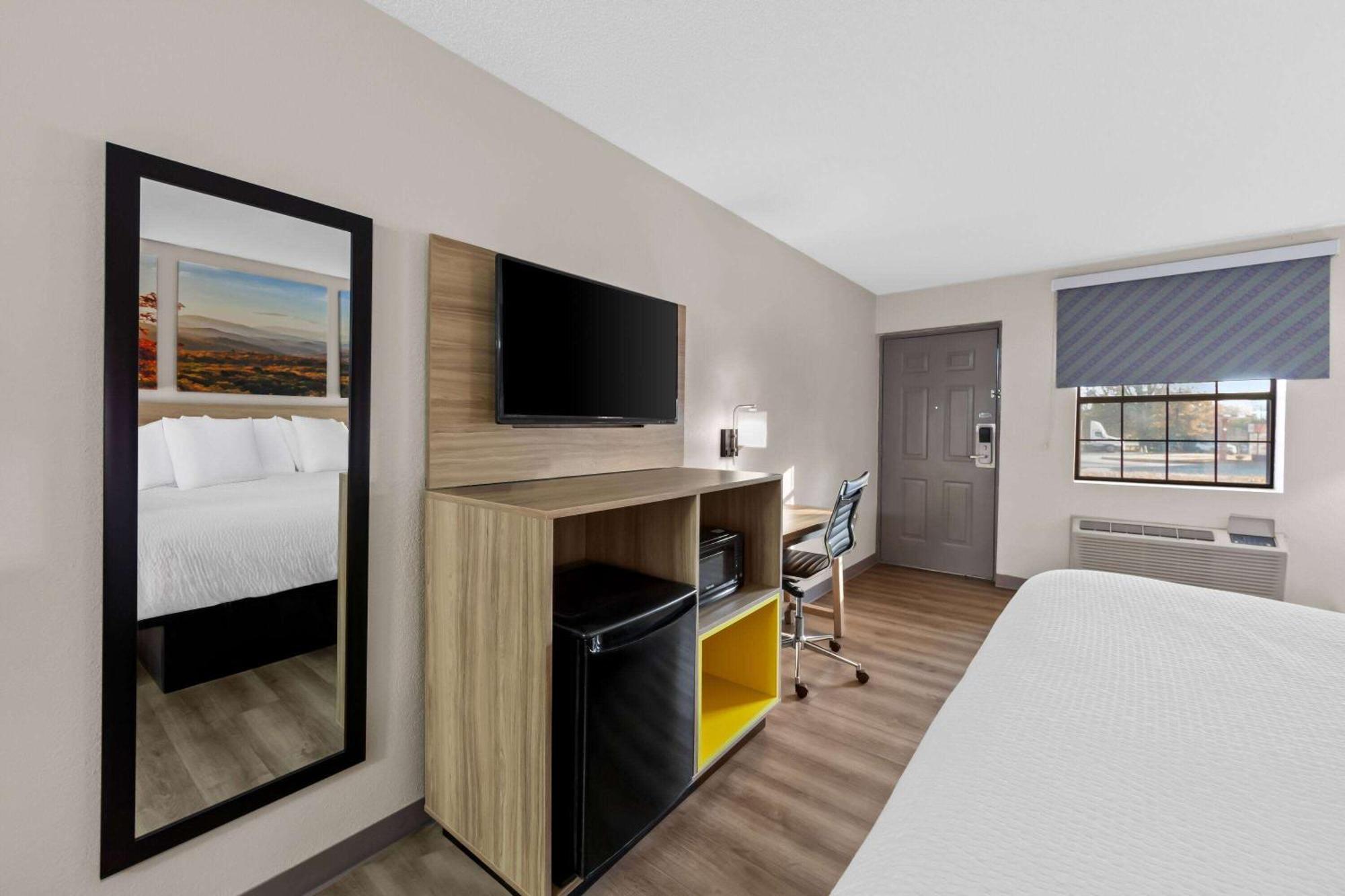 Days Inn By Wyndham Brownsville Экстерьер фото