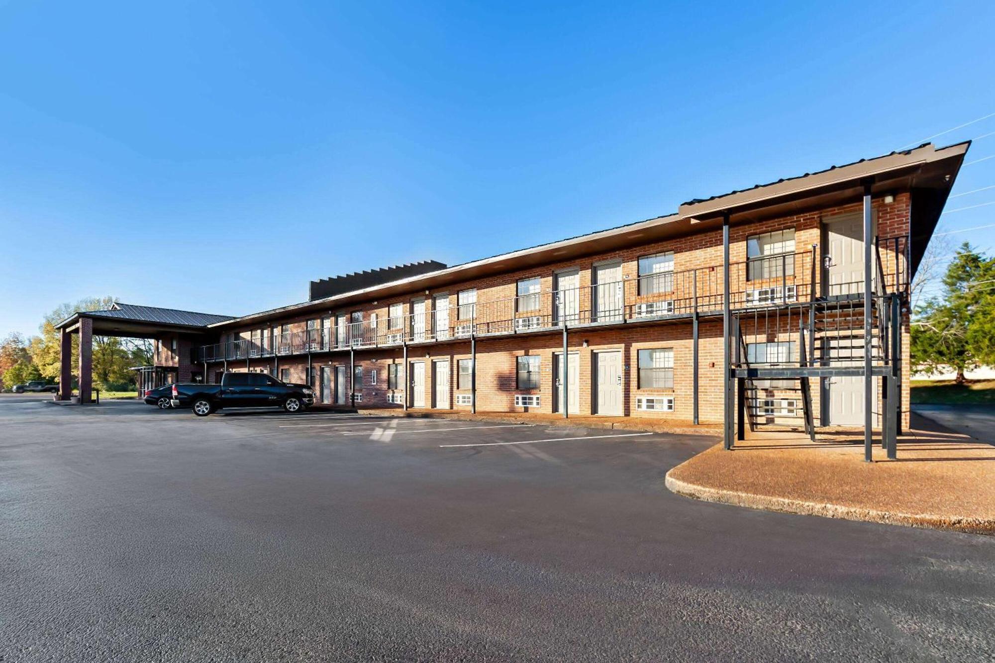 Days Inn By Wyndham Brownsville Экстерьер фото