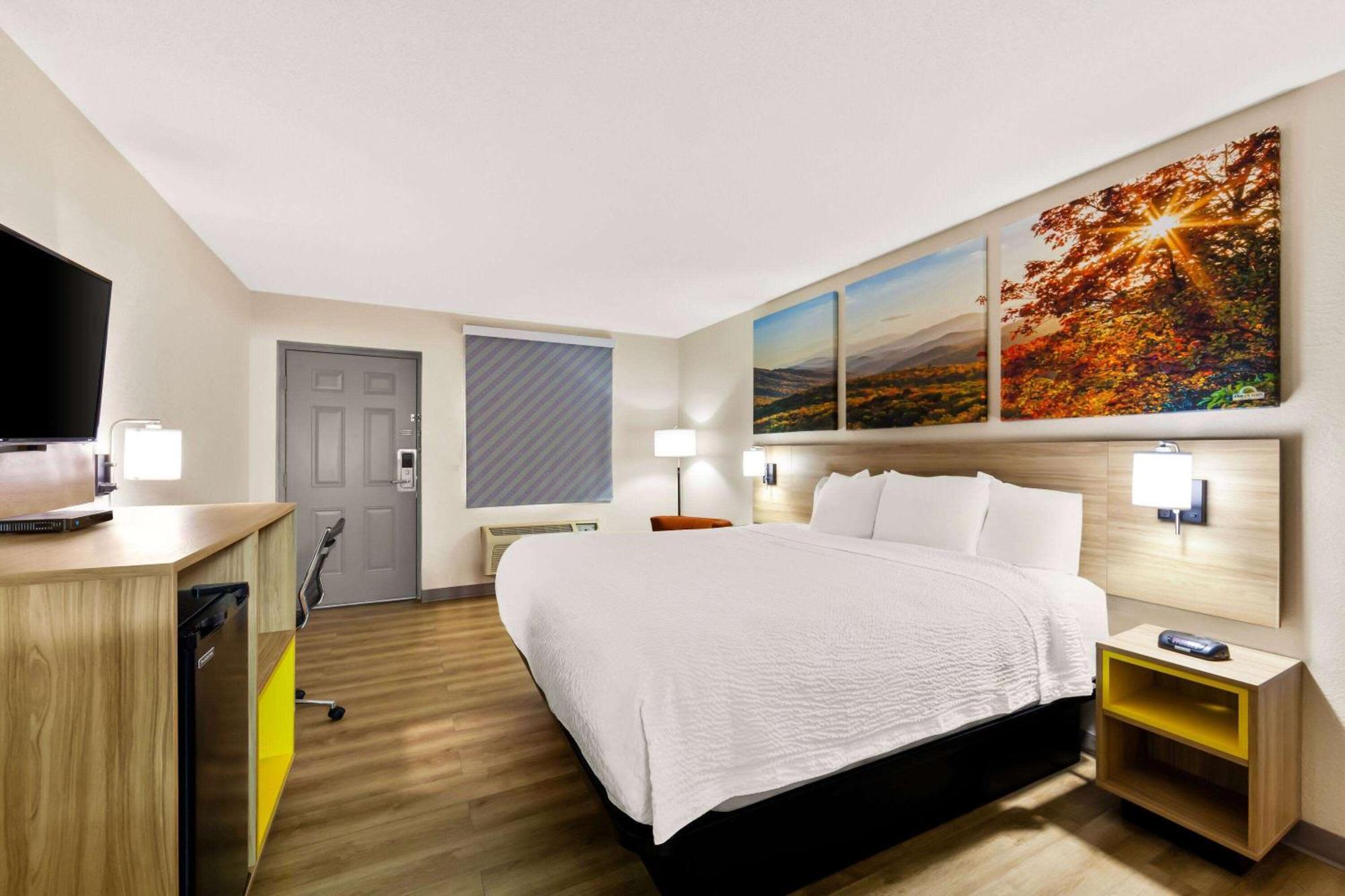 Days Inn By Wyndham Brownsville Экстерьер фото