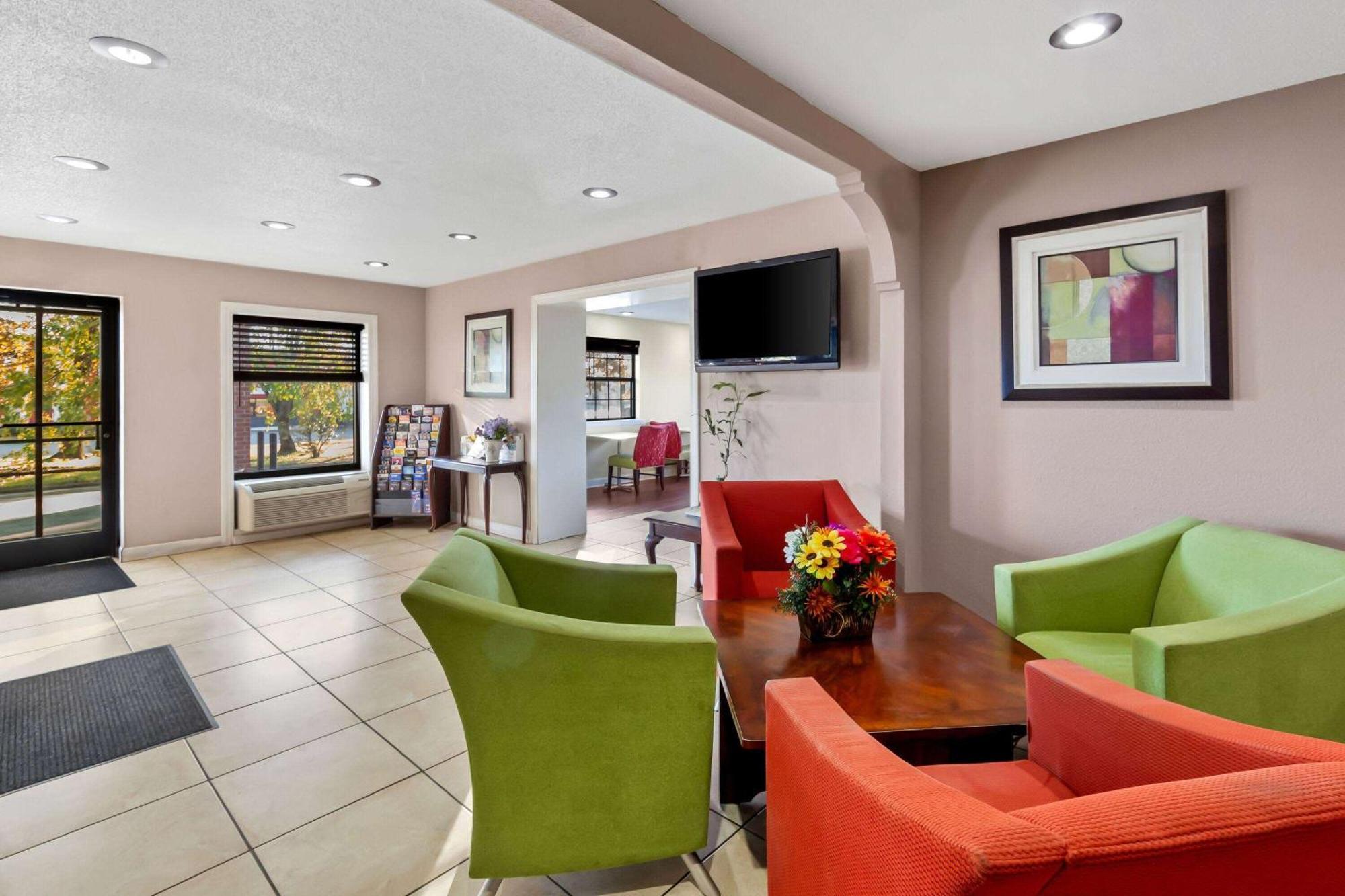 Days Inn By Wyndham Brownsville Экстерьер фото