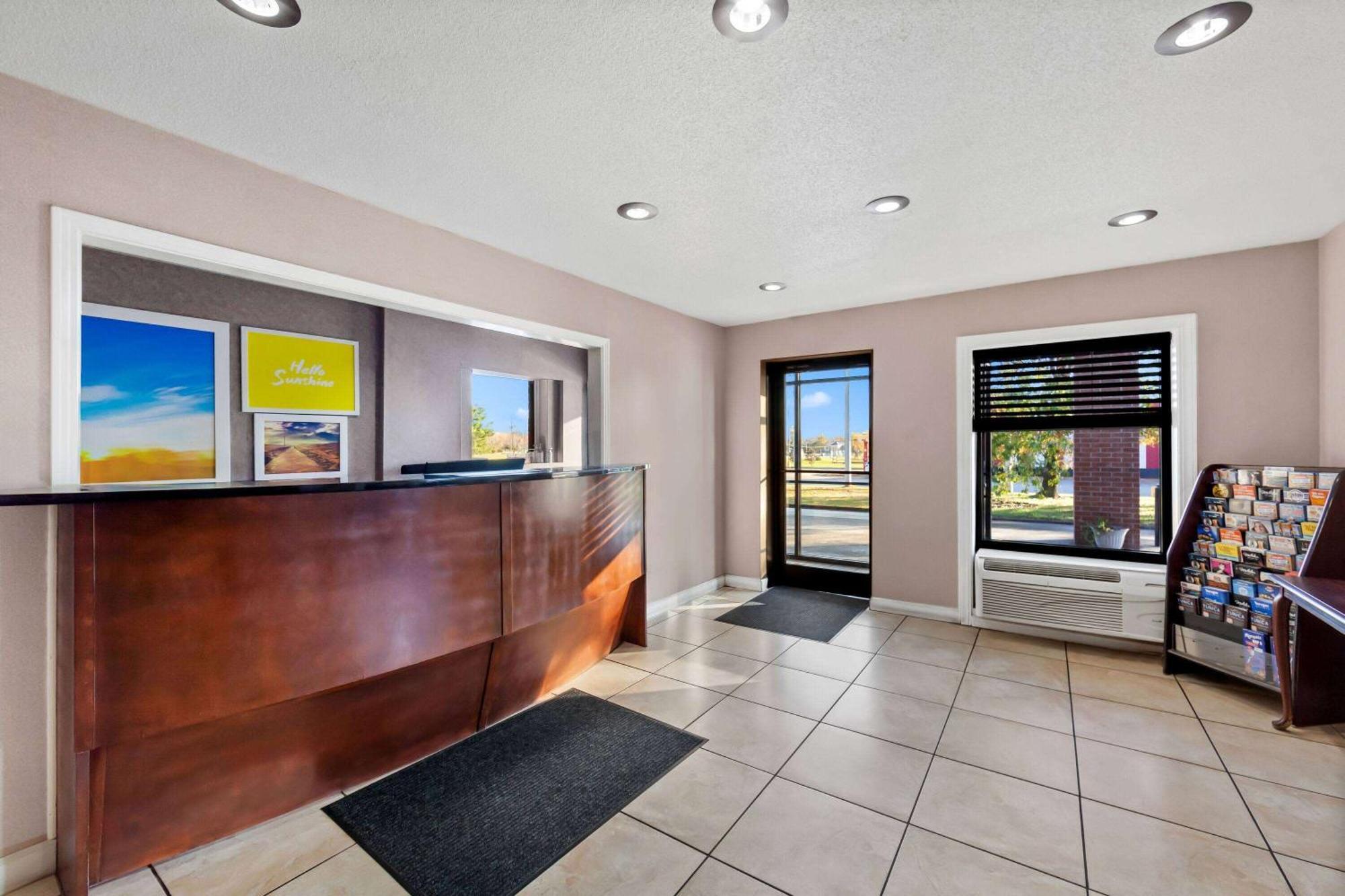 Days Inn By Wyndham Brownsville Экстерьер фото