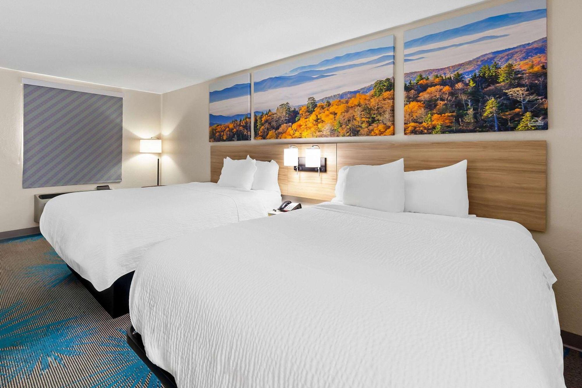 Days Inn By Wyndham Brownsville Экстерьер фото