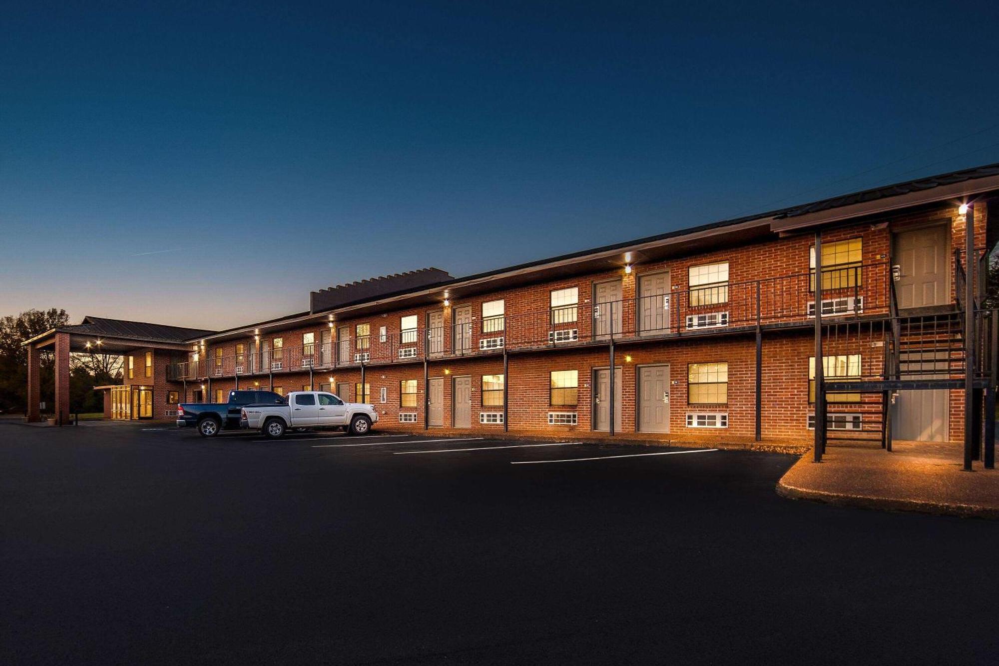 Days Inn By Wyndham Brownsville Экстерьер фото